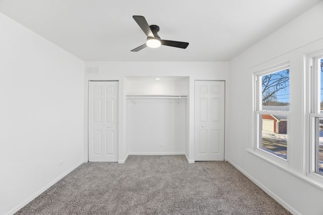 2908 Oakwood Avenue, Mchenry, IL 60051