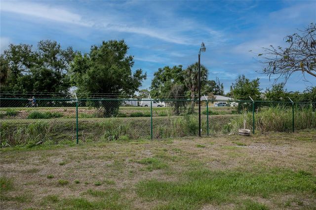 3208 OAKWOOD BOULEVARD S, Sarasota, FL 34237