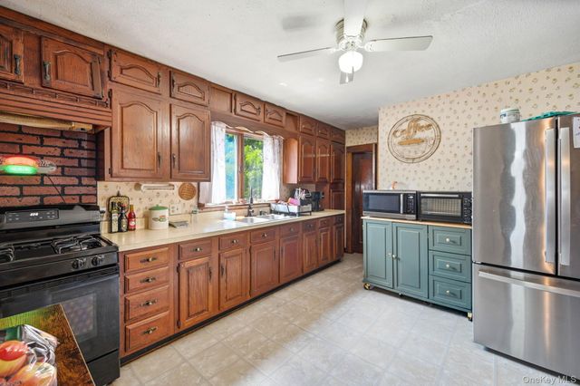 7 Highland Avenue, Kerhonkson, NY 12446