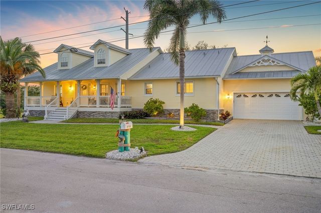 27130 Holly LN, Bonita Springs, FL 34135