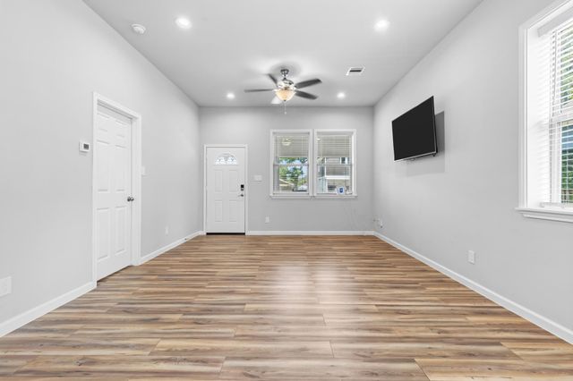 1505 Hussion Street, Houston, TX 77003