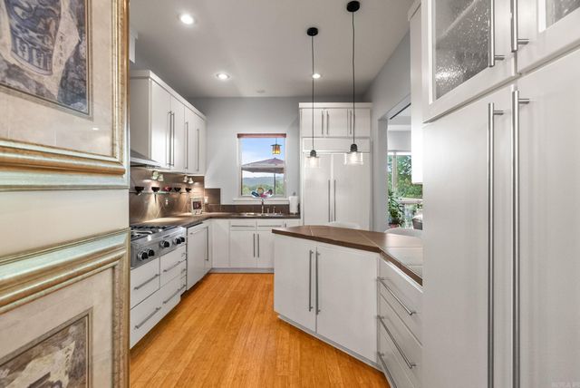 7 Crystal Mountain Cove, Maumelle, AR 72113