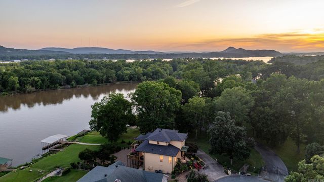 7 Crystal Mountain Cove, Maumelle, AR 72113