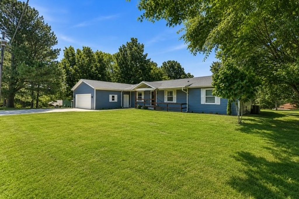 1114 Ridgeway Drive, Fayetteville, AR 72701