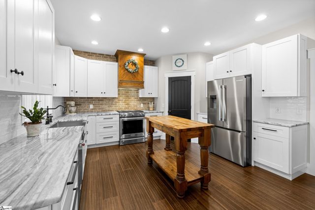 142 W. Bay View Drive, Seneca, SC 29672
