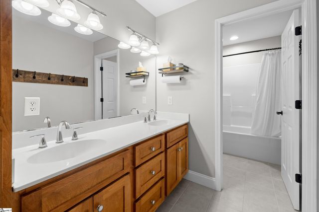 142 W. Bay View Drive, Seneca, SC 29672