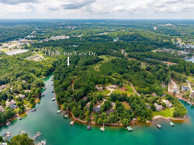 142 W. Bay View Drive, Seneca, SC 29672