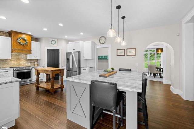 142 W. Bay View Drive, Seneca, SC 29672