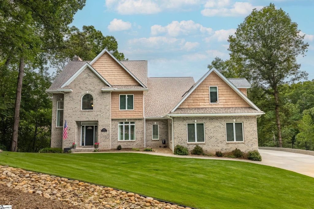 142 W. Bay View Drive, Seneca, SC 29672