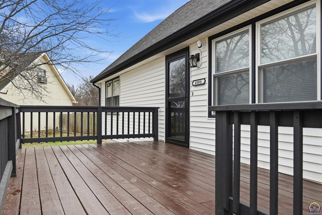 2309 SE 28th CT, Topeka, KS 66605