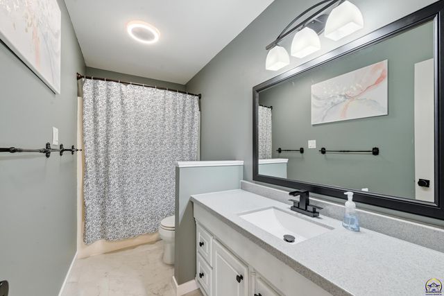 2309 SE 28th CT, Topeka, KS 66605