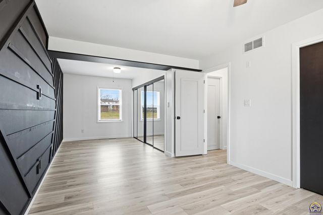 2309 SE 28th CT, Topeka, KS 66605