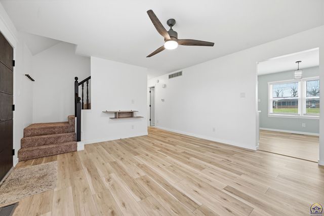 2309 SE 28th CT, Topeka, KS 66605