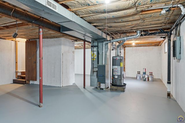 2309 SE 28th CT, Topeka, KS 66605