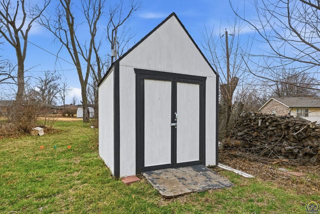 2309 SE 28th CT, Topeka, KS 66605