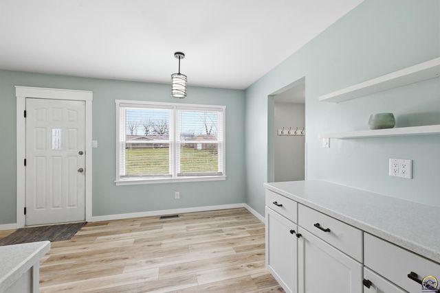 2309 SE 28th CT, Topeka, KS 66605