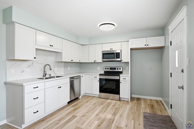 2309 SE 28th CT, Topeka, KS 66605