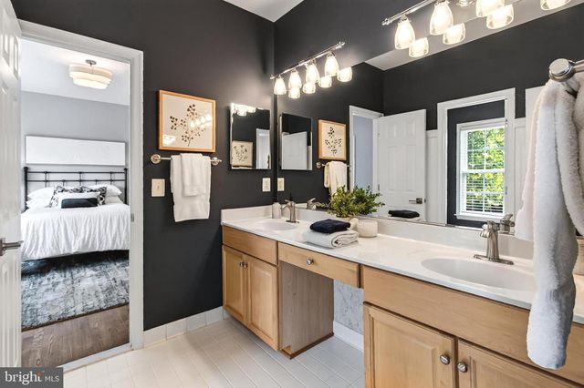 42774 GLENSIDE DR, Brambleton, VA 20148
