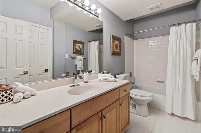 42774 GLENSIDE DR, Brambleton, VA 20148