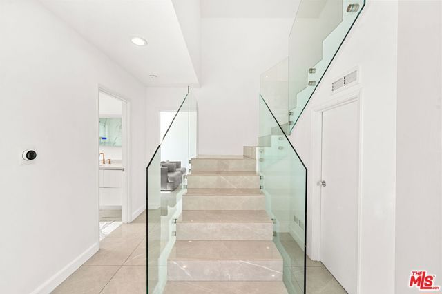 7377 Pyramid Place, Los Angeles, CA 90046