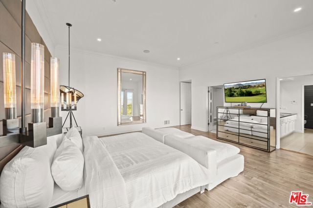 7377 Pyramid Place, Los Angeles, CA 90046