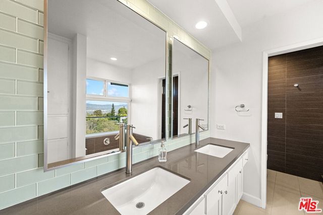 7377 Pyramid Place, Los Angeles, CA 90046