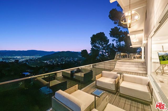 7377 Pyramid Place, Los Angeles, CA 90046