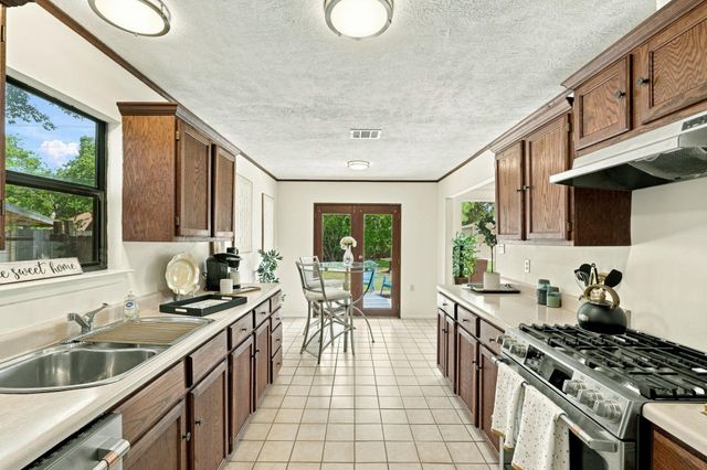 1702 E Messick LOOP, Round Rock, TX 78681