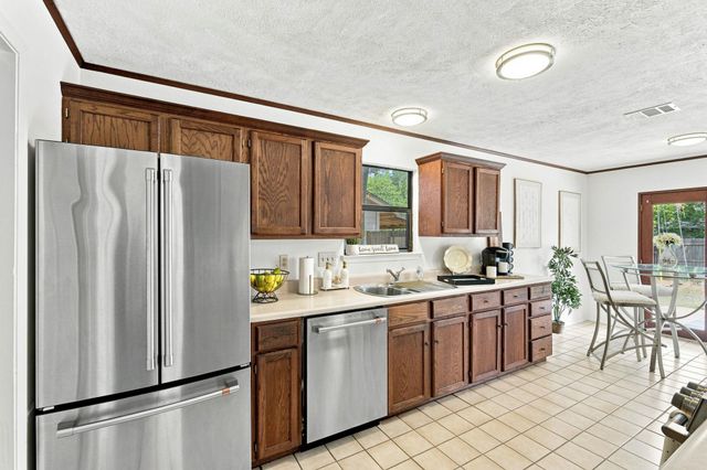 1702 E Messick LOOP, Round Rock, TX 78681