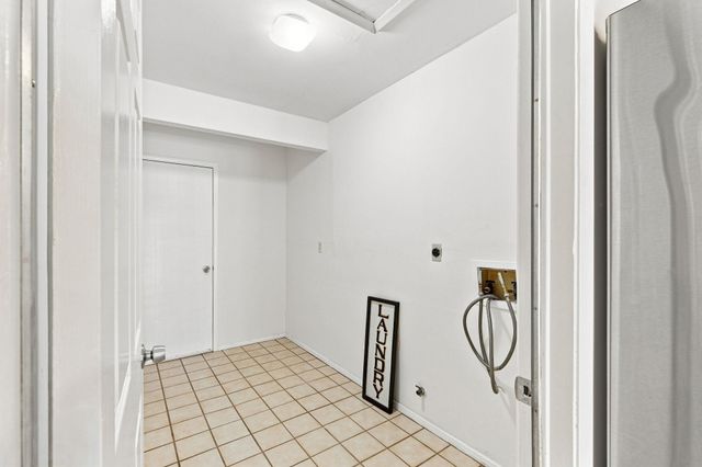 1702 E Messick LOOP, Round Rock, TX 78681