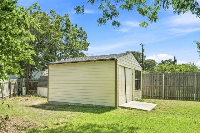 1702 E Messick LOOP, Round Rock, TX 78681