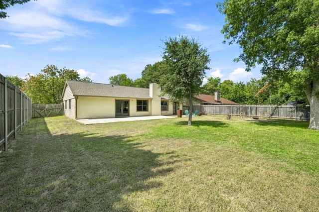 1702 E Messick LOOP, Round Rock, TX 78681