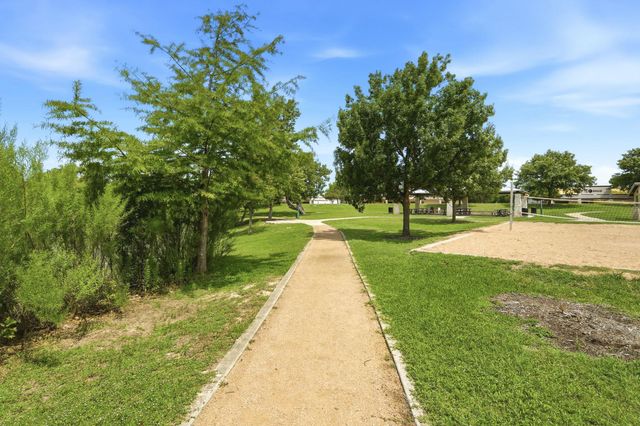 1702 E Messick LOOP, Round Rock, TX 78681