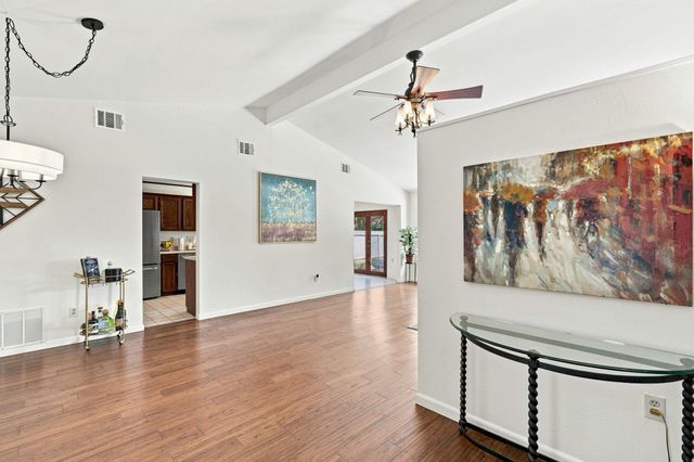 1702 E Messick LOOP, Round Rock, TX 78681