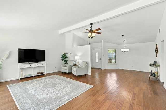 1702 E Messick LOOP, Round Rock, TX 78681