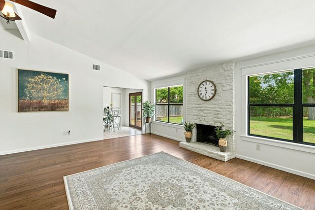 1702 E Messick LOOP, Round Rock, TX 78681