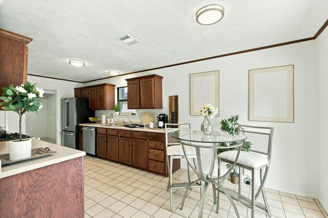 1702 E Messick LOOP, Round Rock, TX 78681