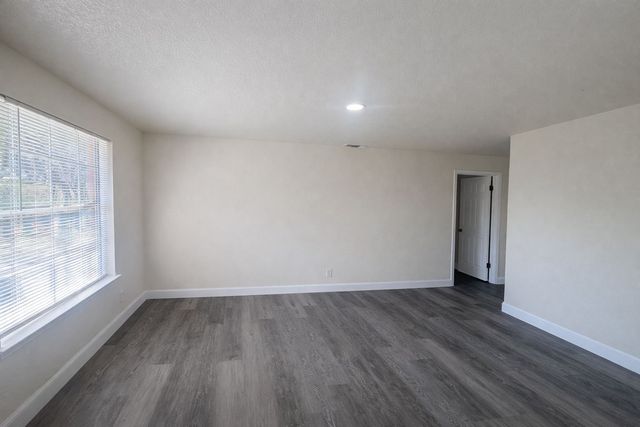 7367 Greenacres Drive, Fort Worth, TX 76112