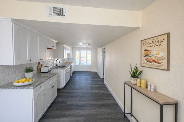 7367 Greenacres Drive, Fort Worth, TX 76112