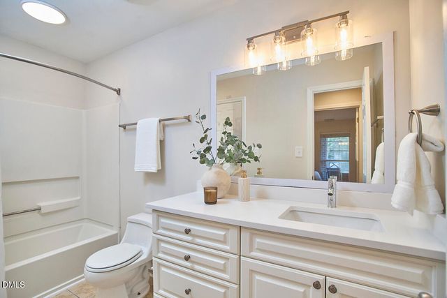 1005 Kingswood Drive E, Chapel Hill, NC 27517
