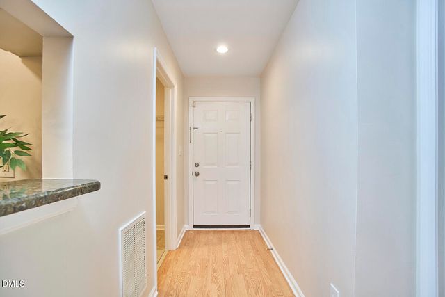 1005 Kingswood Drive E, Chapel Hill, NC 27517