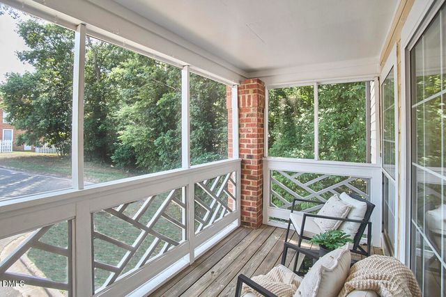 1005 Kingswood Drive E, Chapel Hill, NC 27517