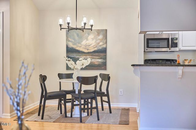 1005 Kingswood Drive E, Chapel Hill, NC 27517