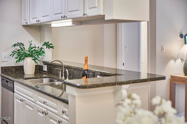 1005 Kingswood Drive E, Chapel Hill, NC 27517