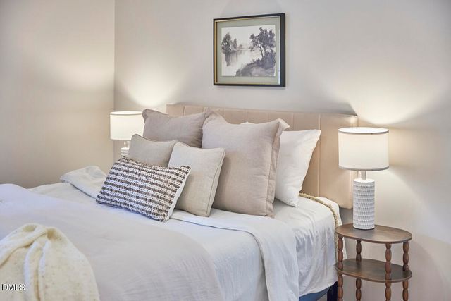 1005 Kingswood Drive E, Chapel Hill, NC 27517
