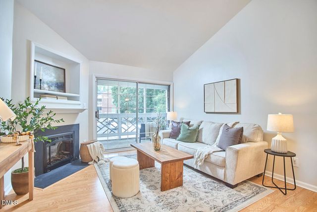 1005 Kingswood Drive E, Chapel Hill, NC 27517