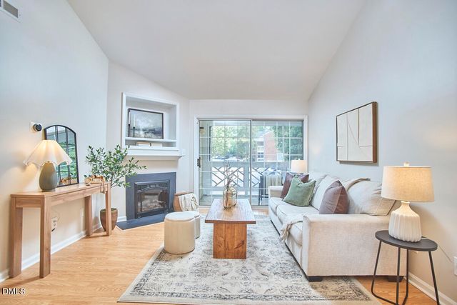 1005 Kingswood Drive E, Chapel Hill, NC 27517