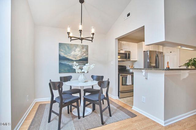 1005 Kingswood Drive E, Chapel Hill, NC 27517