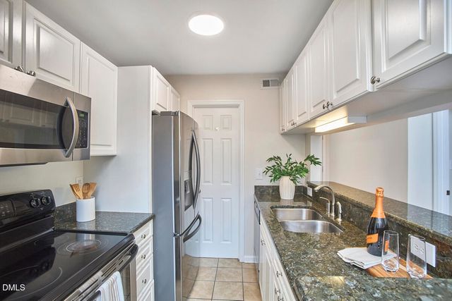 1005 Kingswood Drive E, Chapel Hill, NC 27517
