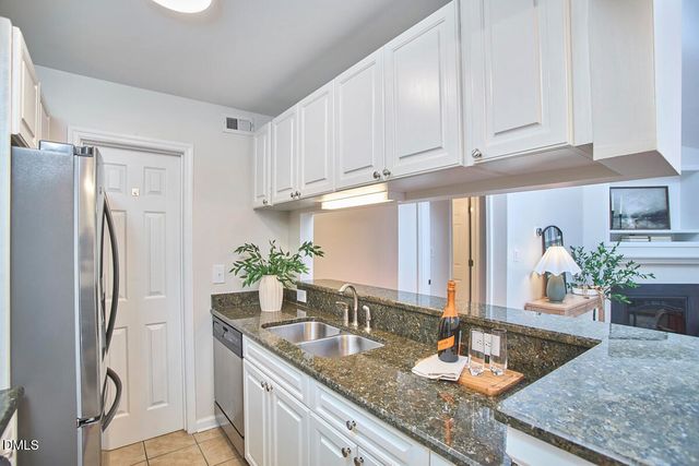 1005 Kingswood Drive E, Chapel Hill, NC 27517